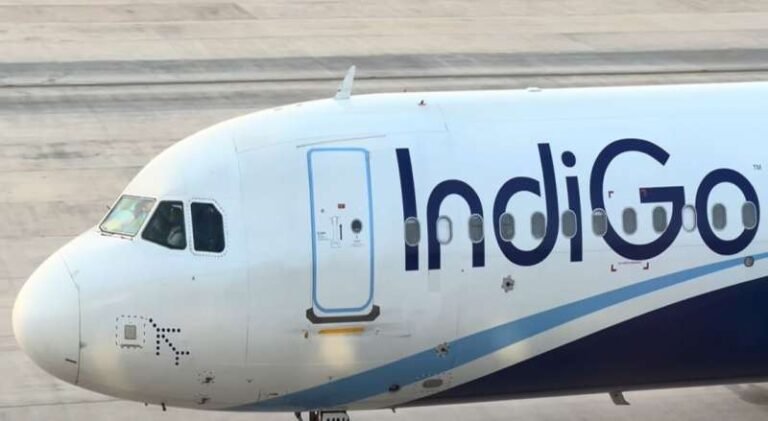 इंडिगो विमान की विंडशील्ड में आई दरार, बड़ा हादसा टला, सभी यात्री सुरक्षित