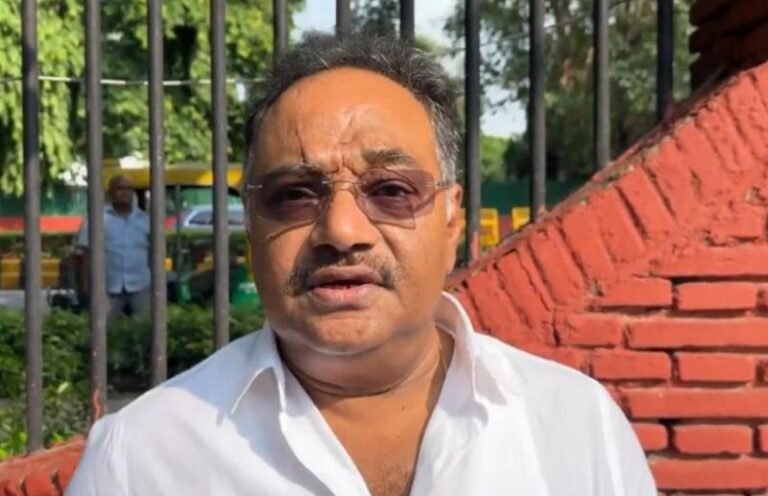 किसी संवैधानिक संस्था को चुनौती देना सीएम पद के अनुरूप नहीं