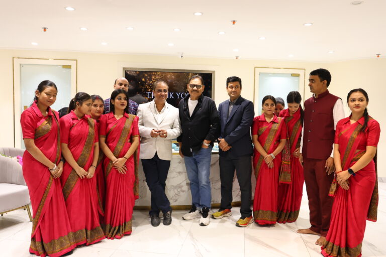 Bollywood’s famous actor Mustak Khan visits ‘Handa Bengal’ in Delhi’s Patel Nagar, shops lavishly and says – “This is truly icing on the cake