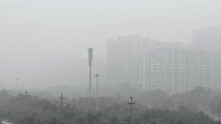 दिल्ली में वायु गुणवत्ता गंभीर स्तर पर, अगले 72 घंटे हालात और बिगड़ने के आसार…लोगों को सांस लेने में हो रही परेशानी