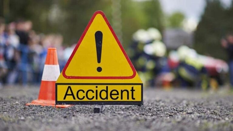 ट्रक में घुसी स्कॉर्पियो, 6 की मौत