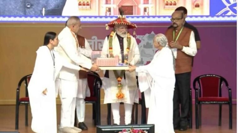 PM मोदी का खुमड़ी पहनाकर हुआ स्वागत, ब्रह्माकुमारी शांति शिखर भवन का किया उद्घाटन