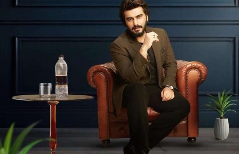 ‘थोड़ा तो सम्मान रखो!’ पैपराजी की हरकत से नाराज हुए अर्जुन कपूर, यूजर्स बोले– ‘ड्रामा कम करो’