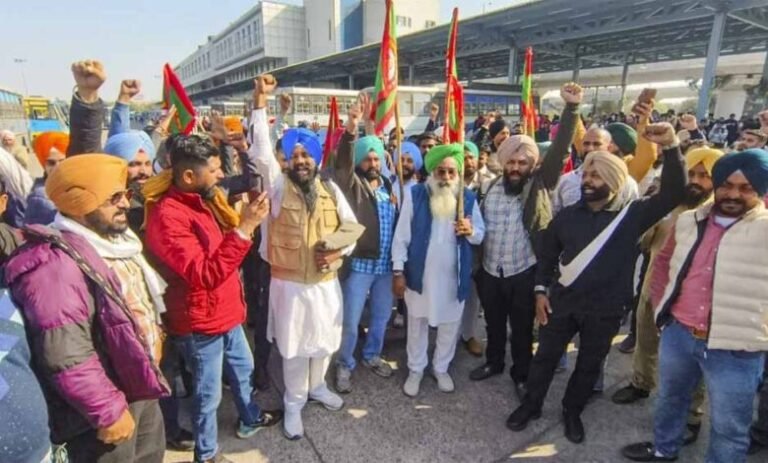 दूसरे दिन भी बसें ठप, महिलाओं की मुफ्त यात्रा पर बड़ा असर