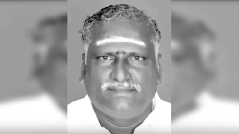 बीमा का पैसा हड़पने के लिए पिता को 2 बार सांप से कटवाया, 6 करोड़ के लिए इंसानियत भूले बेटे