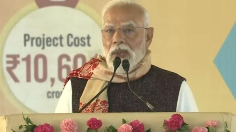 कांग्रेस देश विरोधी गतिविधियों में शामिल है, वह चाहती है कि अवैध अप्रवासी असम में बसें: पीएम मोदी
