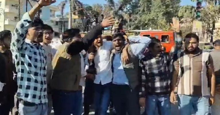 विरोध के जोश में ‘होश’ खो बैठी कांग्रेस, प्रदर्शन में अपनी ही पार्टी के खिलाफ लगा दिए ‘मुर्दाबाद’ के नारे