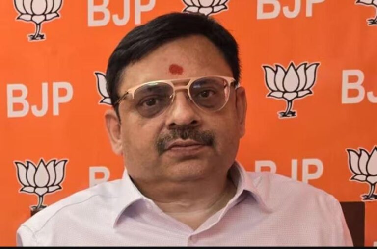 भाजपा ने दिल्ली में प्रदूषण की समस्या के लिए पूर्ववर्ती कांग्रेस और आप सरकार को जिम्मेदार ठहराया