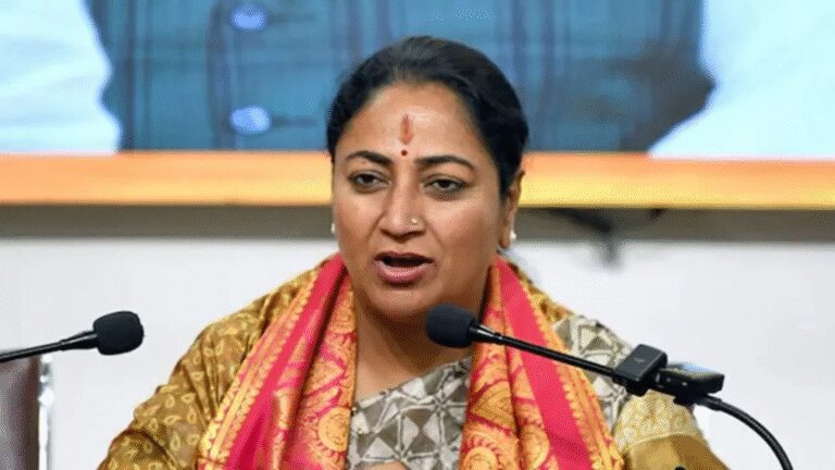 सीएम रेखा गुप्ता को आप पार्टी ने बीजेपी का पप्पू सीएम कहा 