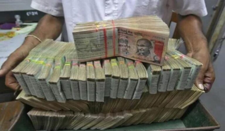 नोटबंदी के बाद बड़ा खुलासा…दिल्ली में मिले 3.5 करोड़ के पुराने नोट, 4 गिरफ्तार, अब आयकर विभाग करेगा बड़ा एक्शन?