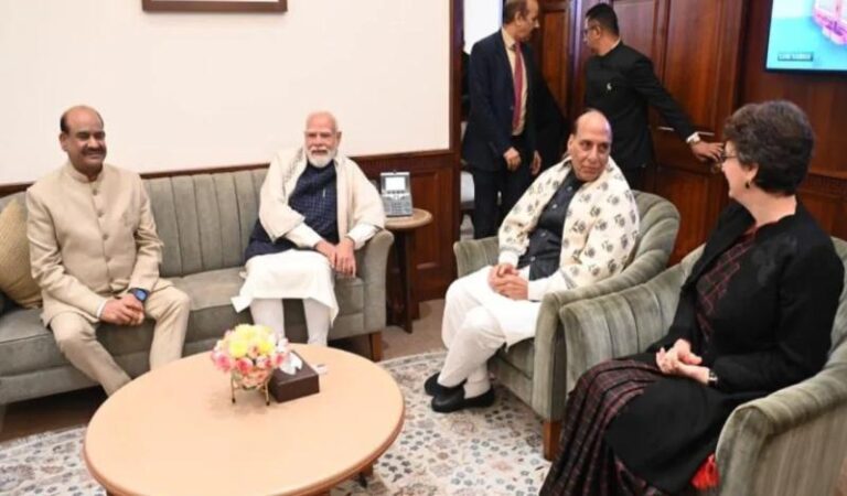 संसद सत्र के बाद ‘चाय पर चर्चा’, PM मोदी-राजनाथ सिंह और प्रियंका गांधी एक साथ आए नजर, खूब लगे ठहाके