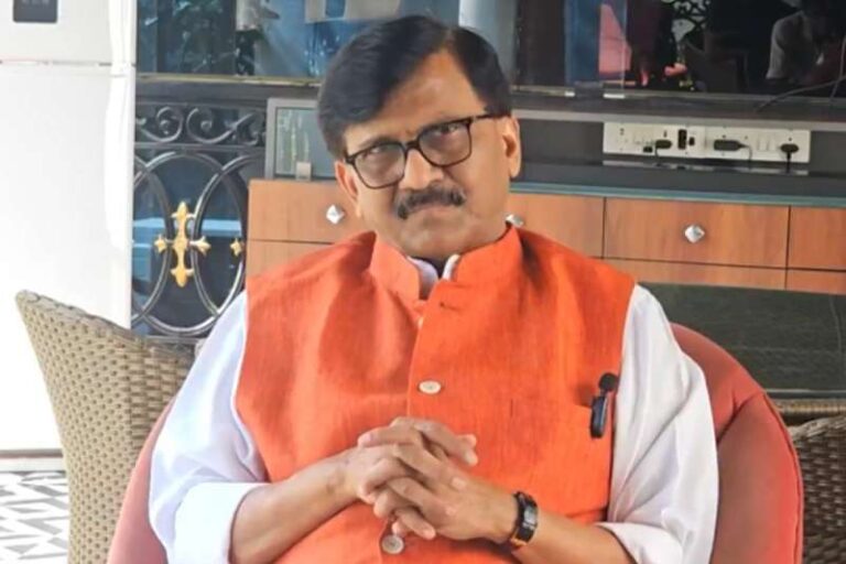 संजय राउत का शिंदे गुट पर तंज………पहले शिवसेना हमेशा अग्रणी रही, अब बीजेपी के सामने झुक गई 