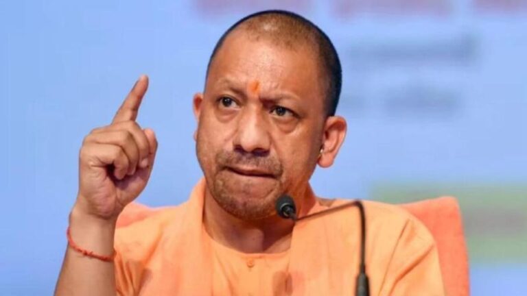 ‘देश में दो ‘नमूने’, एक लखनऊ और दूसरे दिल्ली…’, CM योगी का अखिलेश-राहुल पर बड़ा हमला, विधानसभा में भड़के सपाई