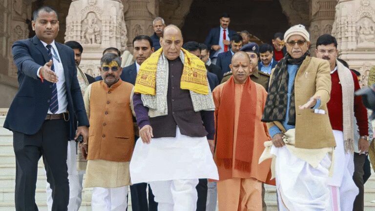 अयोध्या में राजनीतिक गरमाहट, योगी-राजनाथ ने विपक्ष पर किया हमला, रक्षा मंत्री बोले- सबका समय आता है