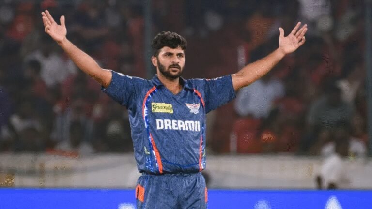 शार्दुल ठाकुर की तूफानी पारी, 7 गेंदों में 4 विकेट, फिर मचाया हाहाकार