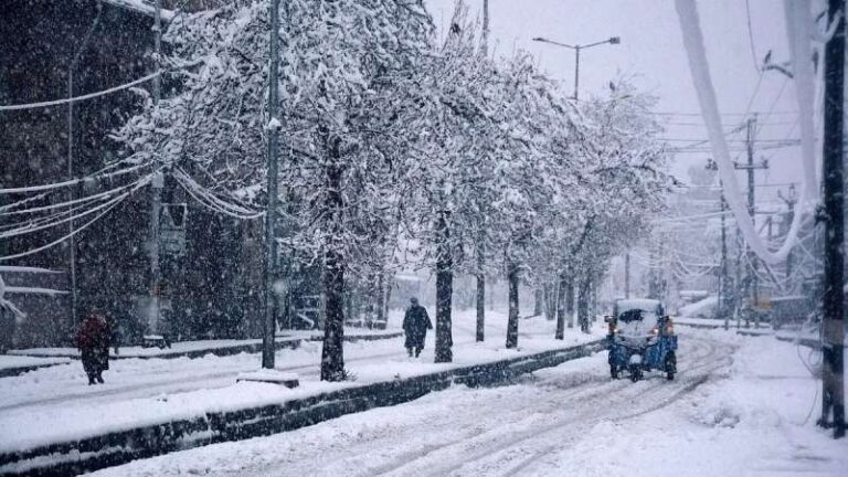 मौसम विभाग ने बारिश, बर्फबारी, तेज हवाओं और घने कोहरे को लेकर चेतावनी जारी की 