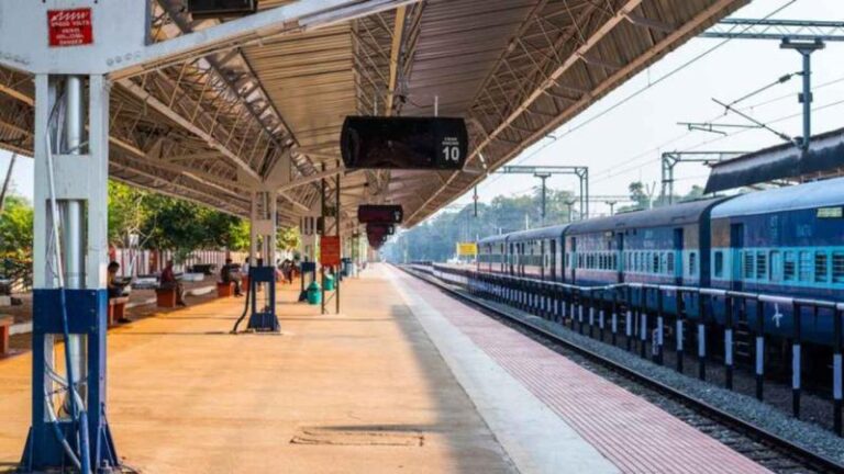 कर्मचारी सावधान….रेलवे ने वीडियो बनाने पर लगाई पाबंदी, नियम तोड़ने पर होगी बड़ी कार्रवाई