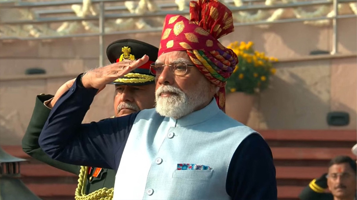 PM मोदी ने 77वें गणतंत्र दिवस पर पहनी गहरे लाल रंग की पगड़ी, जानिए इसमें क्या है खास