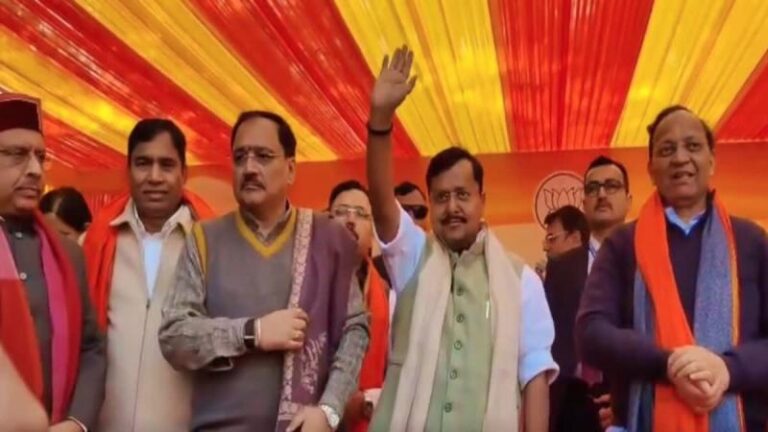 दिल्ली भाजपा के ‘खिचड़ी उत्सव’ में दिखा शक्ति प्रदर्शन, कार्यकारी अध्यक्ष नितिन नबीन का जोरदार अभिनंदन