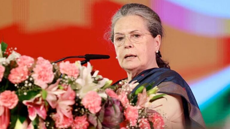 सोनिया गांधी ने मोदी सरकार पर हमला करते हुए बोलीं, योजना पर बुलडोजर चलाया गया