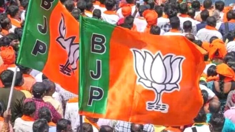 कर्नाटक में बीजेपी का आरोप, महिला कार्यकर्ता की गिरफ्तारी के दौरान उनके कपड़े फाड़ दिए  