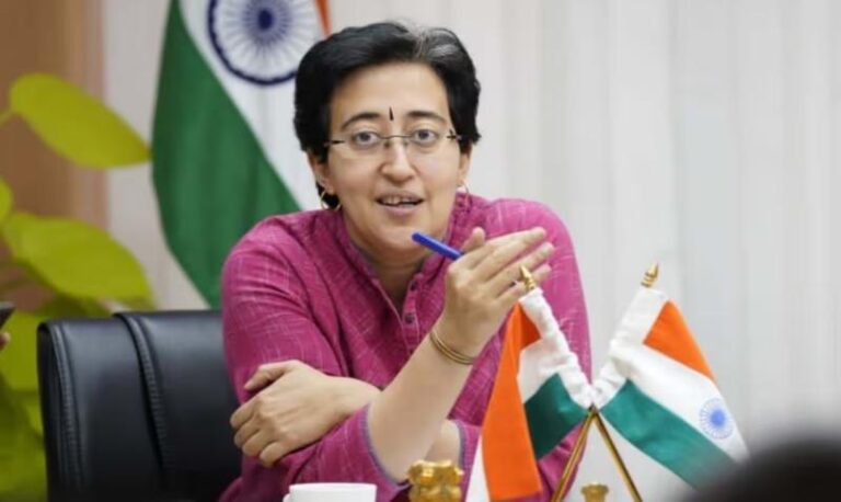 दिल्ली में बयान, इंदौर में विरोध! आतिशी के किस तीखे तेवर ने भाजपा को सड़कों पर उतरने को किया मजबूर