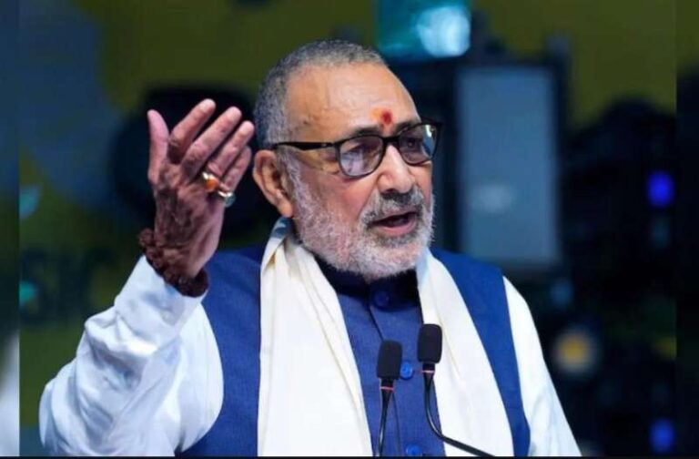 जेएनयू की टुकड़े-टुकड़े गैंग को केंद्रीय मंत्री गिरिराज की चेतावनी…………..ये मोदी का भारत है 