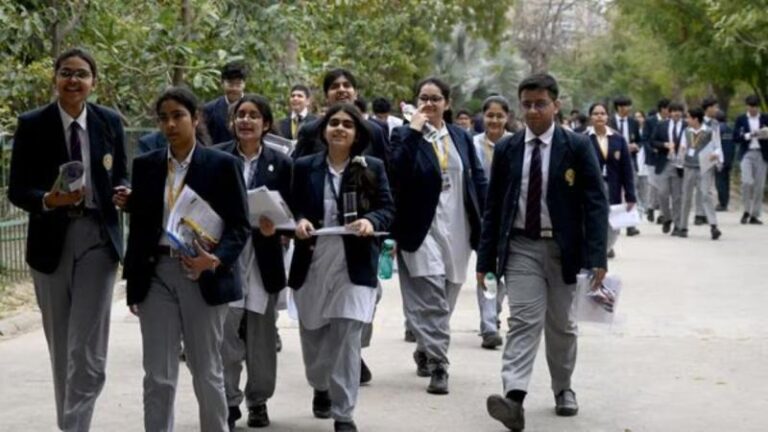 फिजिक्स के पेपर में बड़ा उलटफेर! बोर्ड ने रातों-रात बदला 12वीं का पैटर्न, जानें अब कैसे पूछे जाएंगे सवाल