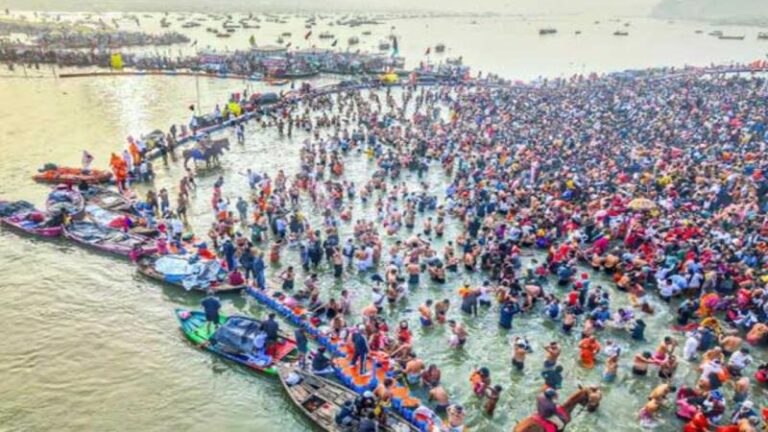 बसंत पंचमी पर प्रयागराज माघ मेला में उमड़ा आस्था का सैलाब, गजकेसरी योग ने बढ़ाई भीड़