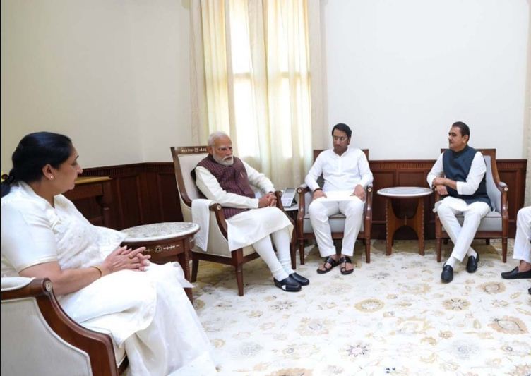  पीएम मोदी और शाह से मिली सुनेत्रा पवार……..शरद गुट के साथ विलीनीकरण का मुद्दा ठड़े बस्ते में 