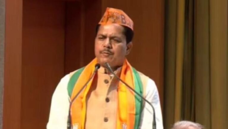 कांग्रेस को झटका, असम के पूर्व अध्यक्ष भूपेन बोरा ने थामा बीजेपी का दामन