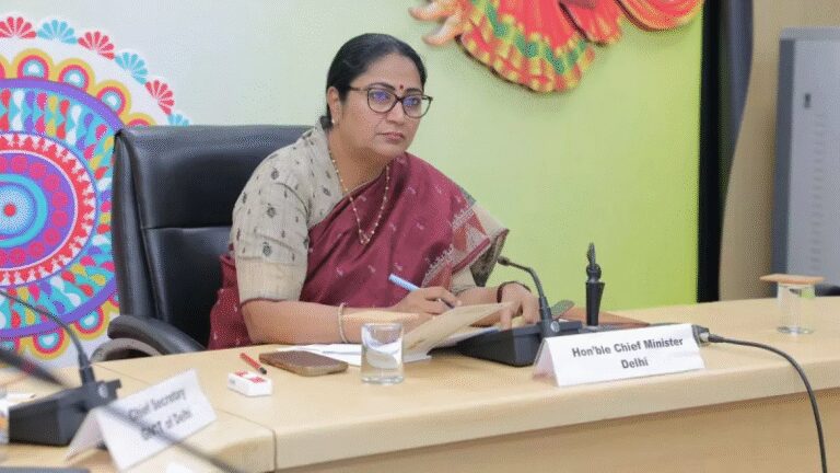 सीएम रेखा गुप्ता का वादा कहा- दिल्ली की लैंडफिल साइट्स से जल्द खत्म होंगे कचरे के पहाड़ 