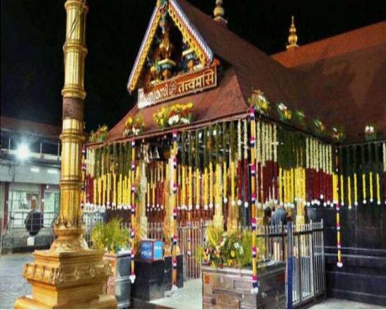 सबरीमाला में महिलाओं के साथ भेदभाव मामले में नौ जजों की पीठ गठित