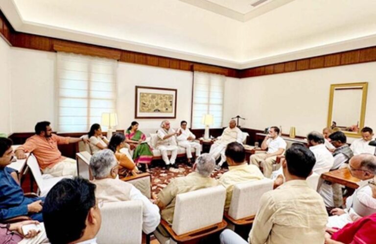 इंडिया गठबंधन की बैठक में वामपंथी दलों का विरोध, राहुल गांधी को लताड़