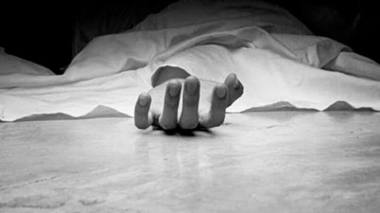 झाक मठ के मठाधीश महंत पारसनाथ का शव पानी के कुंड में तैरता मिला